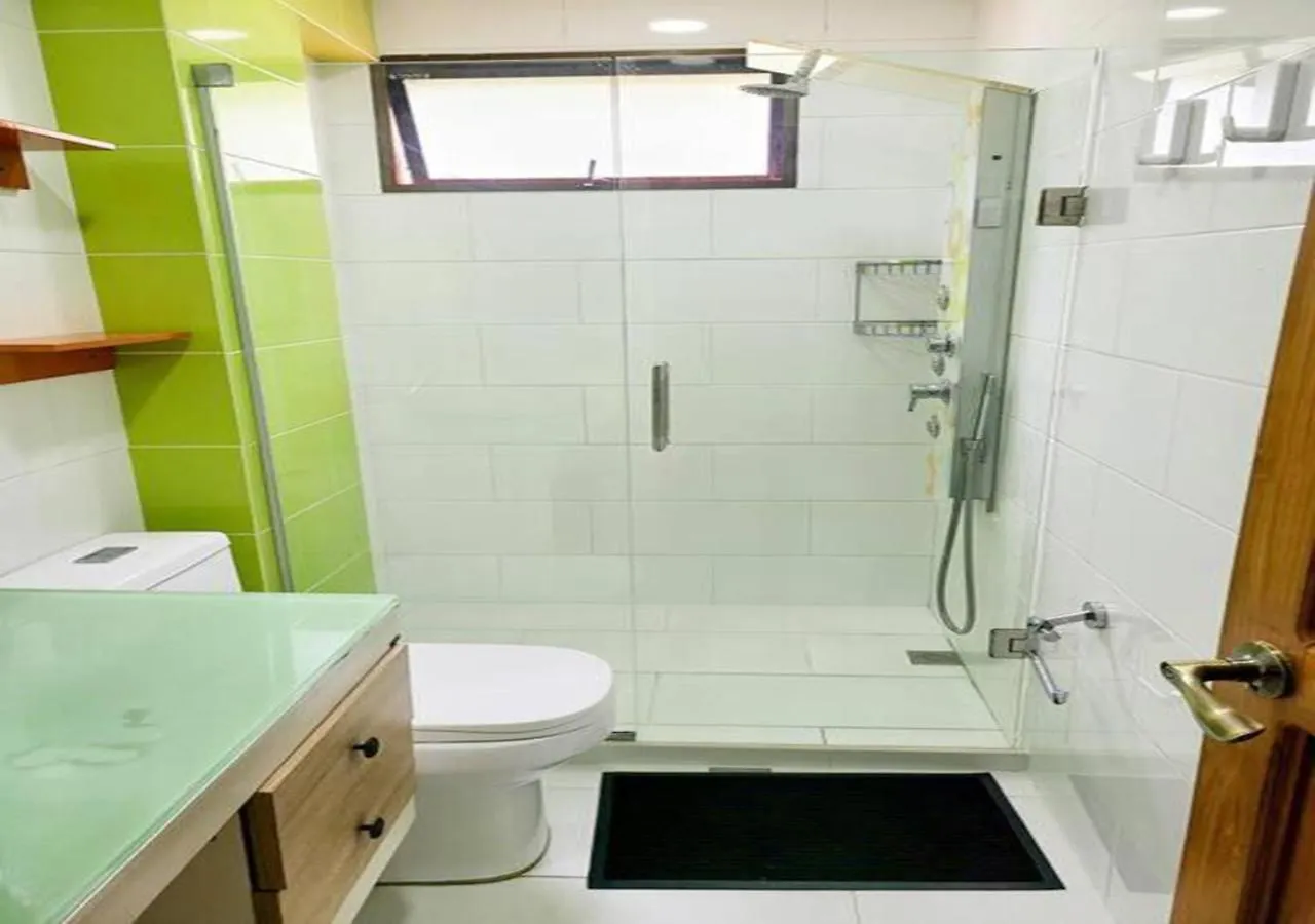 Amazing 3 Bedroom Apartment In El Poblado Медельин