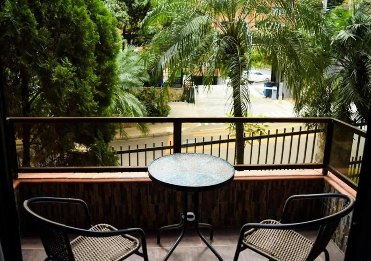 Amazing 3 Bedroom Apartment In El Poblado Медельин