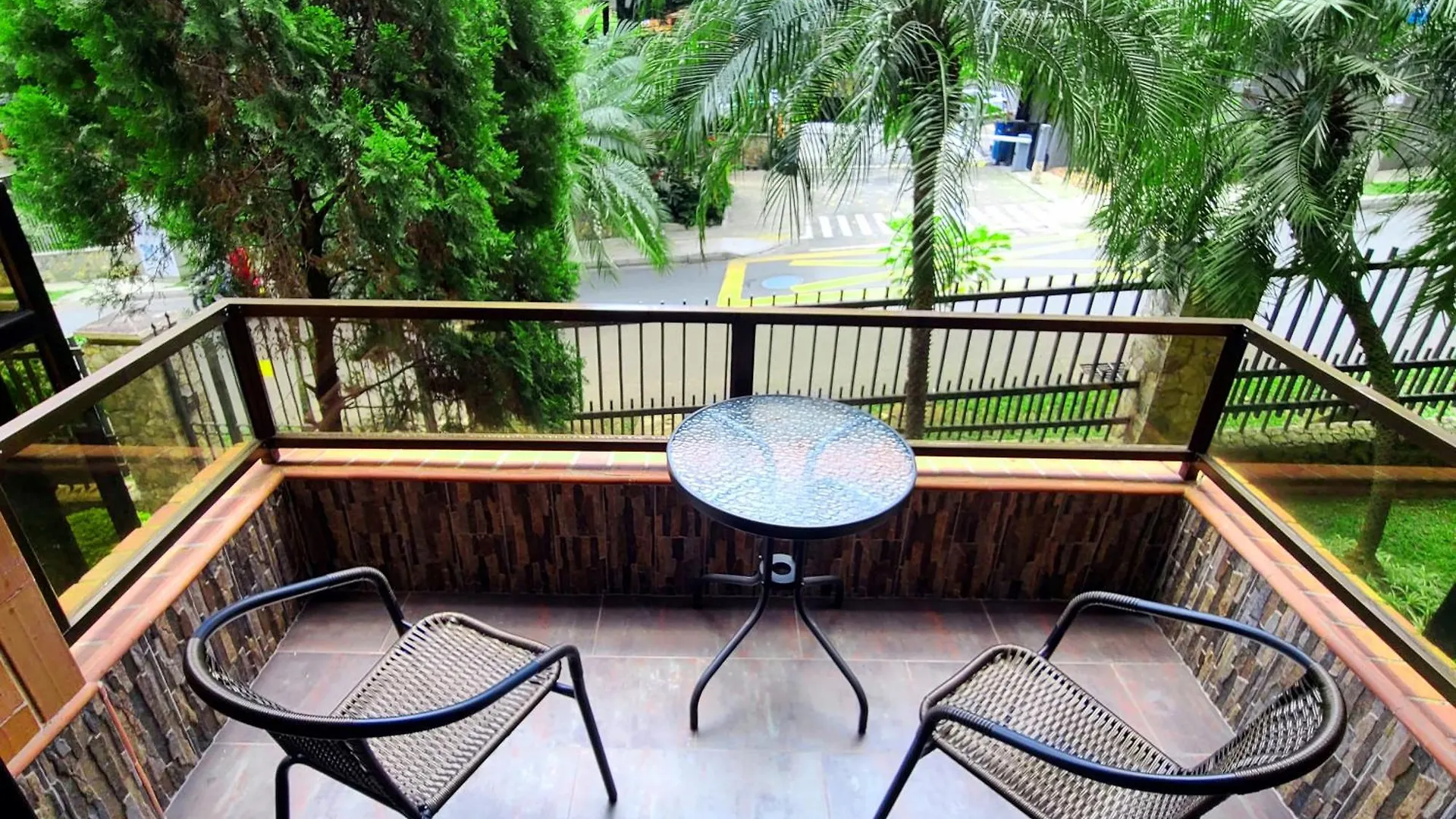 Amazing 3 Bedroom Apartment In El Poblado Медельин